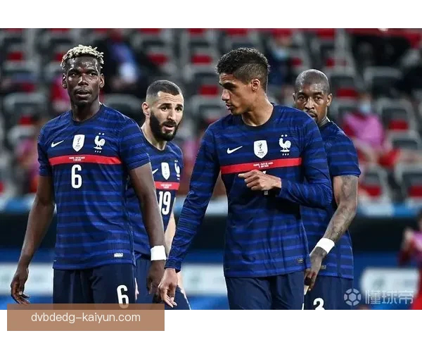 瓦拉内防线领导力持续提升，稳固球队后防表现引发关注