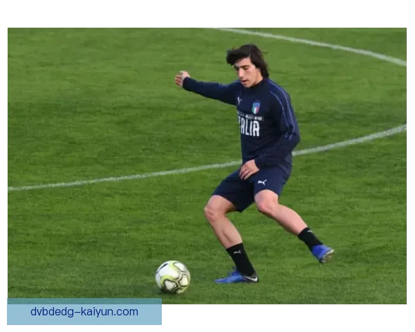 托纳利中场硬度表现稳健，防守贡献持续提升